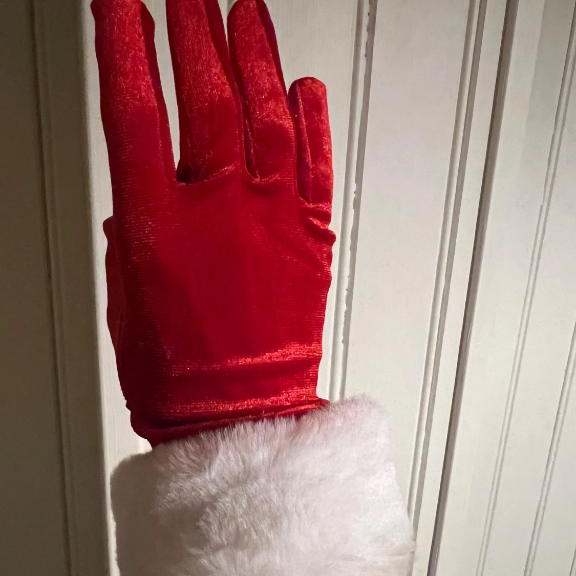 Tomtevantar i röd sammet och vit fuskpäls - 3