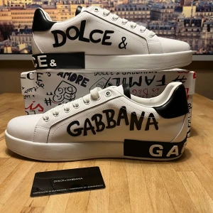 Dolce & Gabbana  - Dolce & Gabbana .. Riktigt kul skor 🤩
