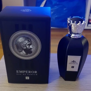 Fragrance World Emperor 2 - Endast testad,minst 99.5/100ML. Liknar Creed Aventus