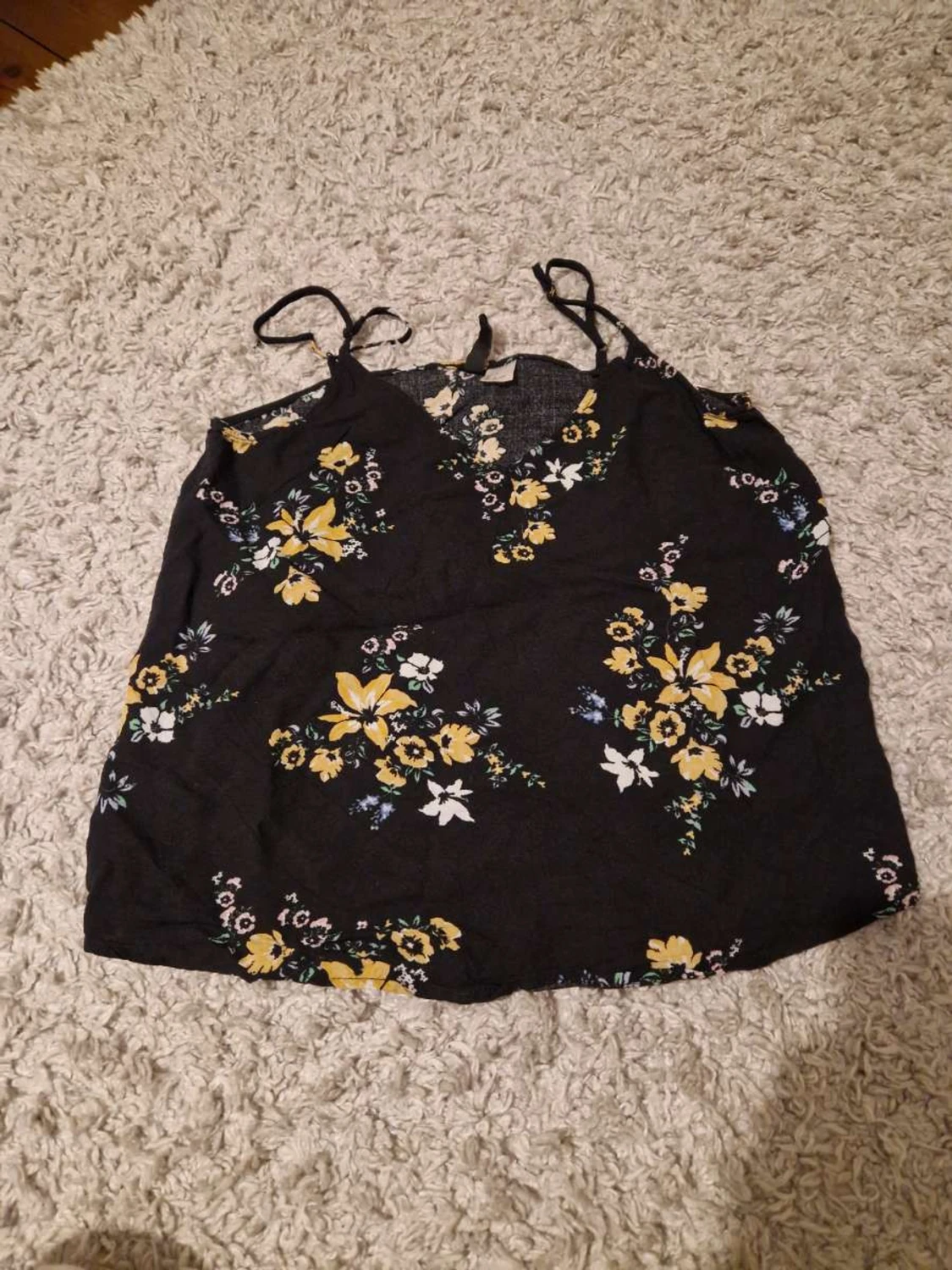 Svart blommig linnetopp från H&M Divided