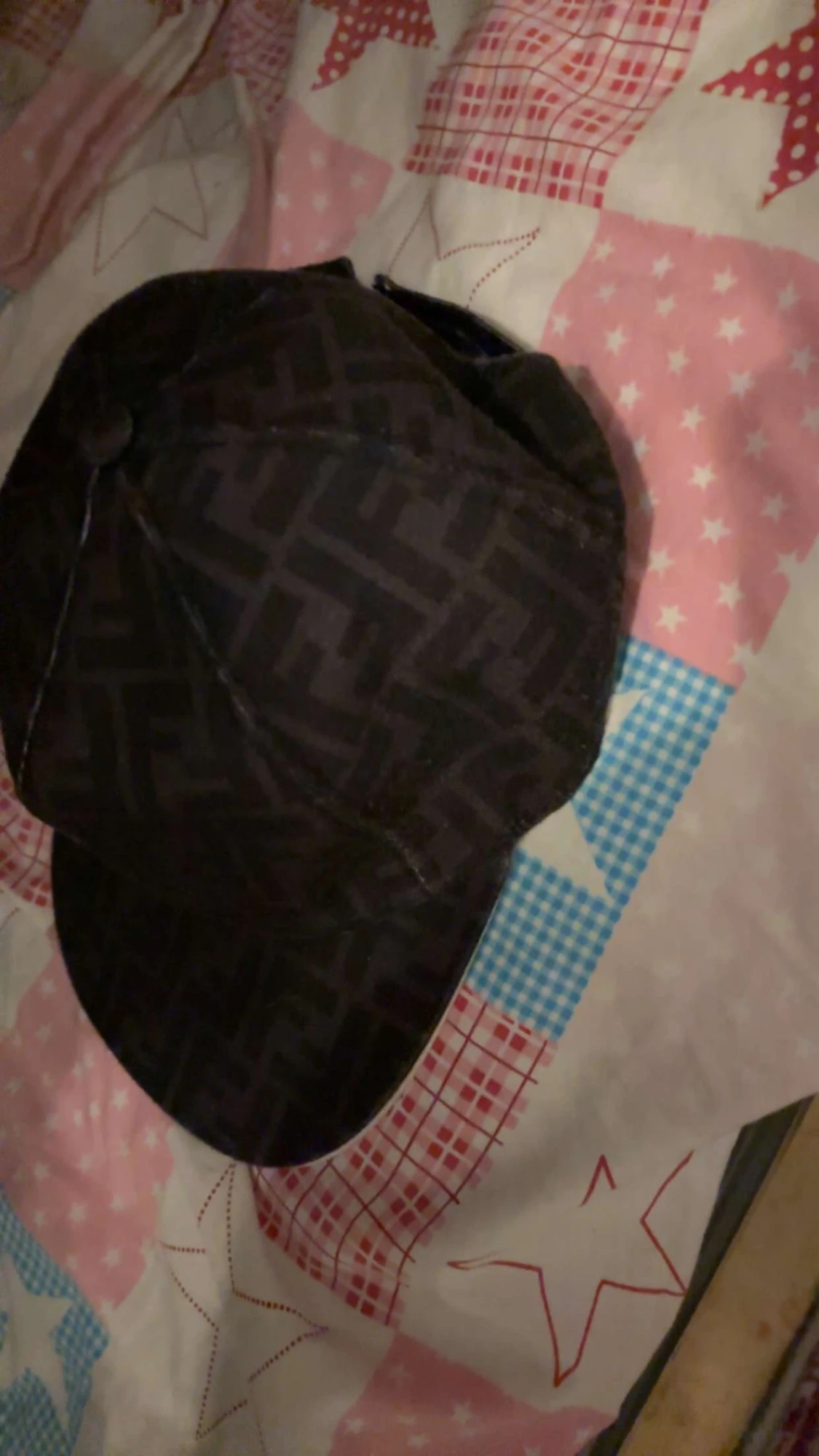 Svart Fendi keps med FF-mönster