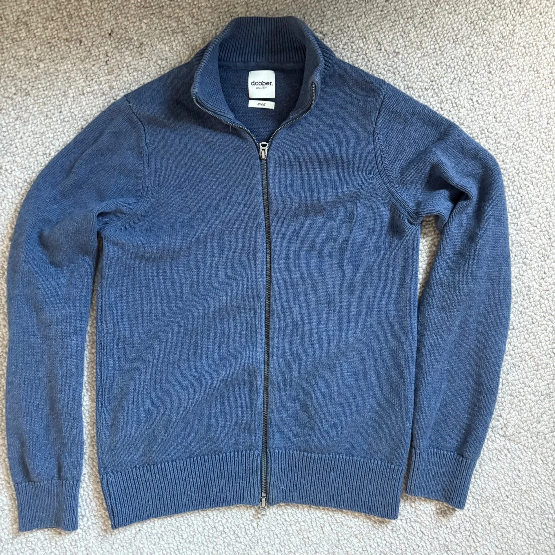 Blå stickad kofta från Dobber