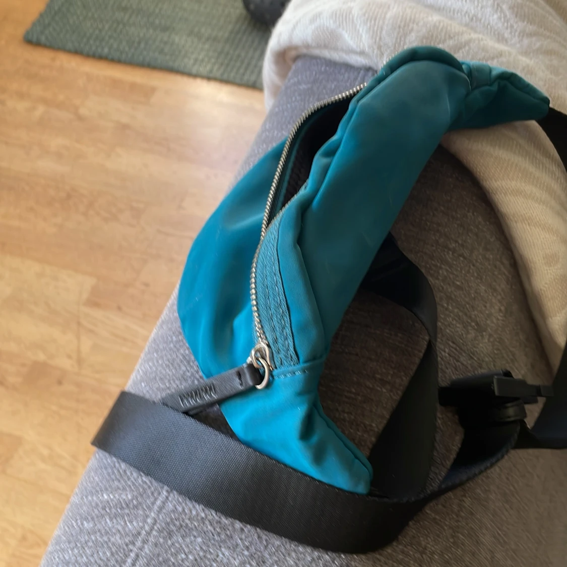 Turkos midjeväska från Don&Domma - 3