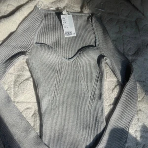 Silvrig glitter tröja - Silvrig tröja med glitter, ny med prislapp!