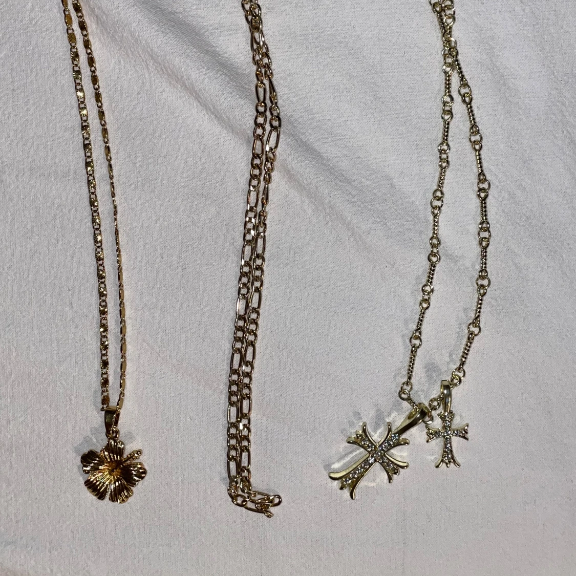 Guldiga halsband med hängen