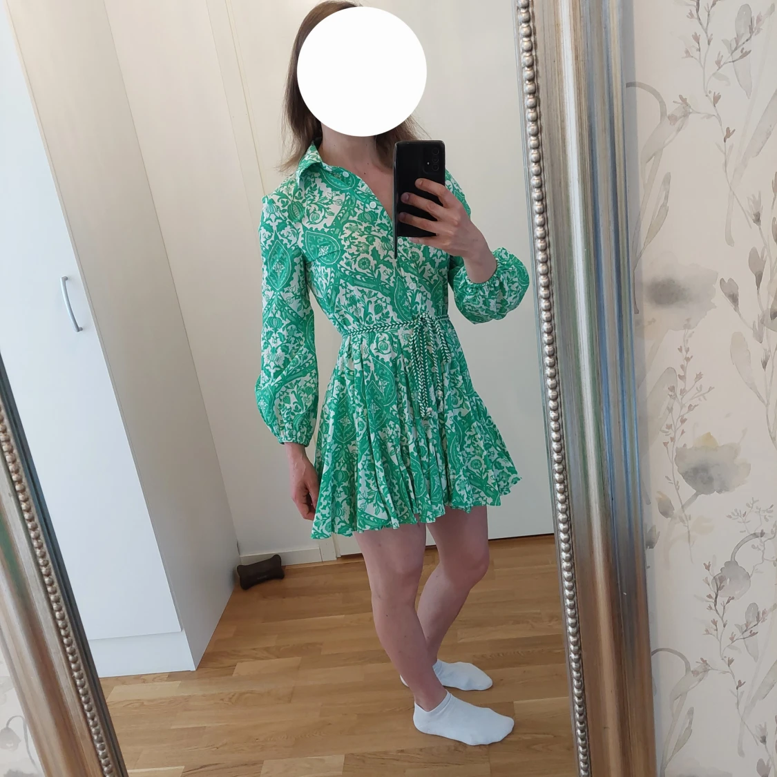 Grönvit blommig kortklänning Zara passar M/S (XS)