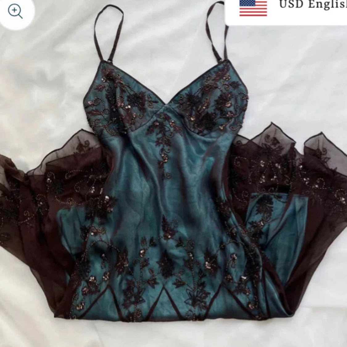 Söker Lång glittrig klänning med spets - 1