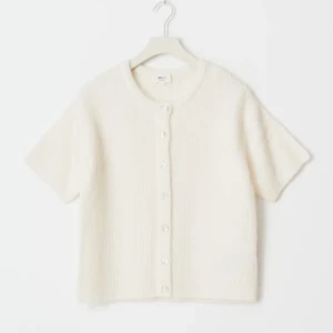 Stickad topp - Säljer denna söta stickade topp från Gina. Inte alls mycket använd. Kom privat för frågor eller intresse. 💞