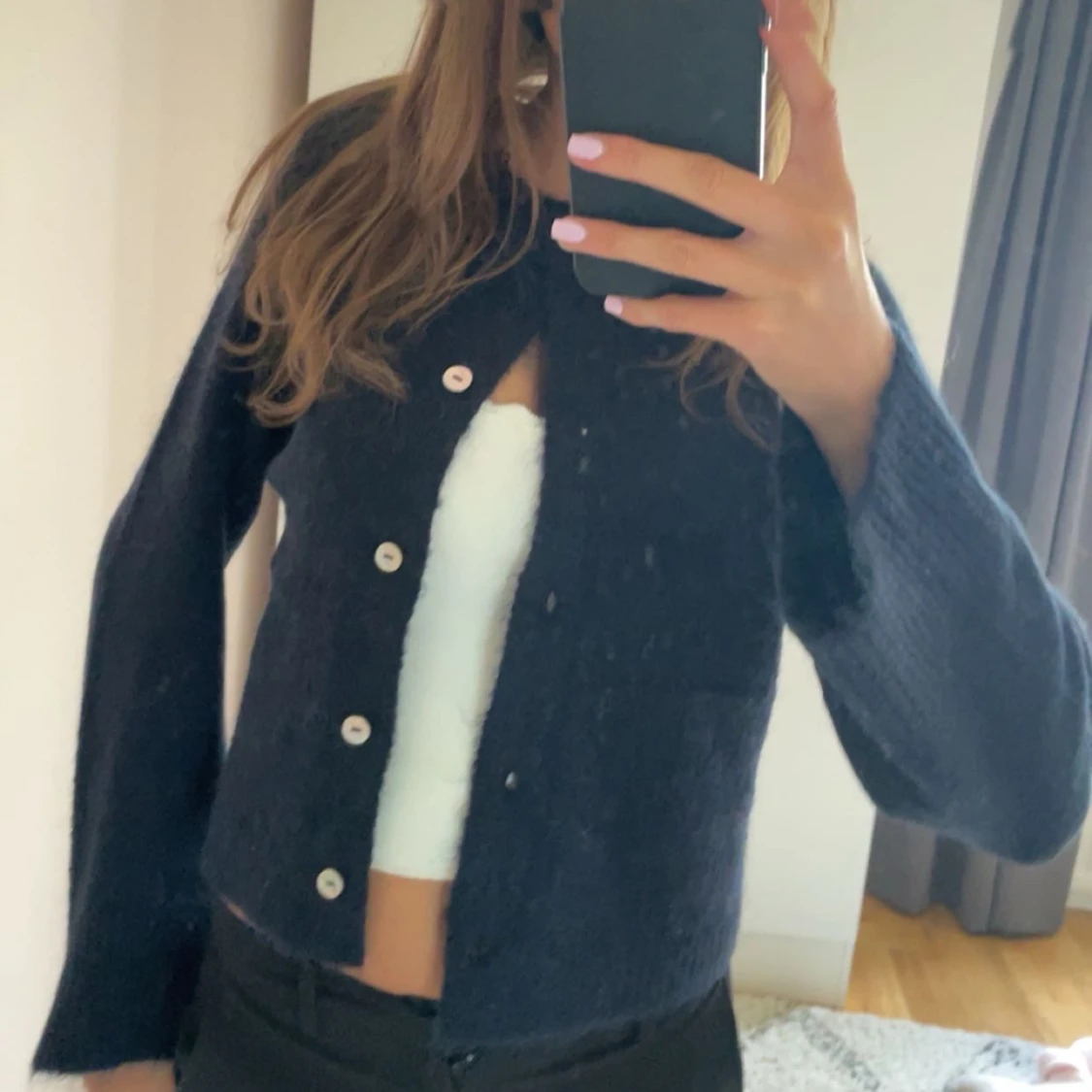 Mörkblå stickad kofta med knappar