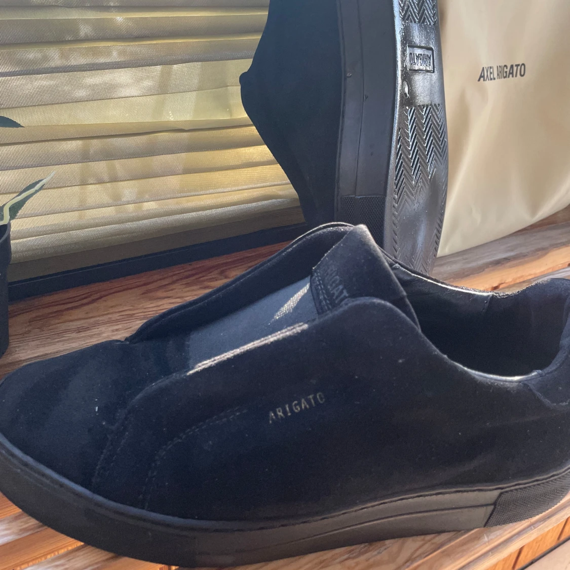 Svarta sneakers från Axel Arigato - 1