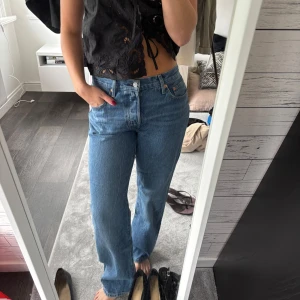 Levi’s jeans - Super snygga jeans från Levi’s i modellen 90s, använda gå gånger så i fint skick🙌🏼
