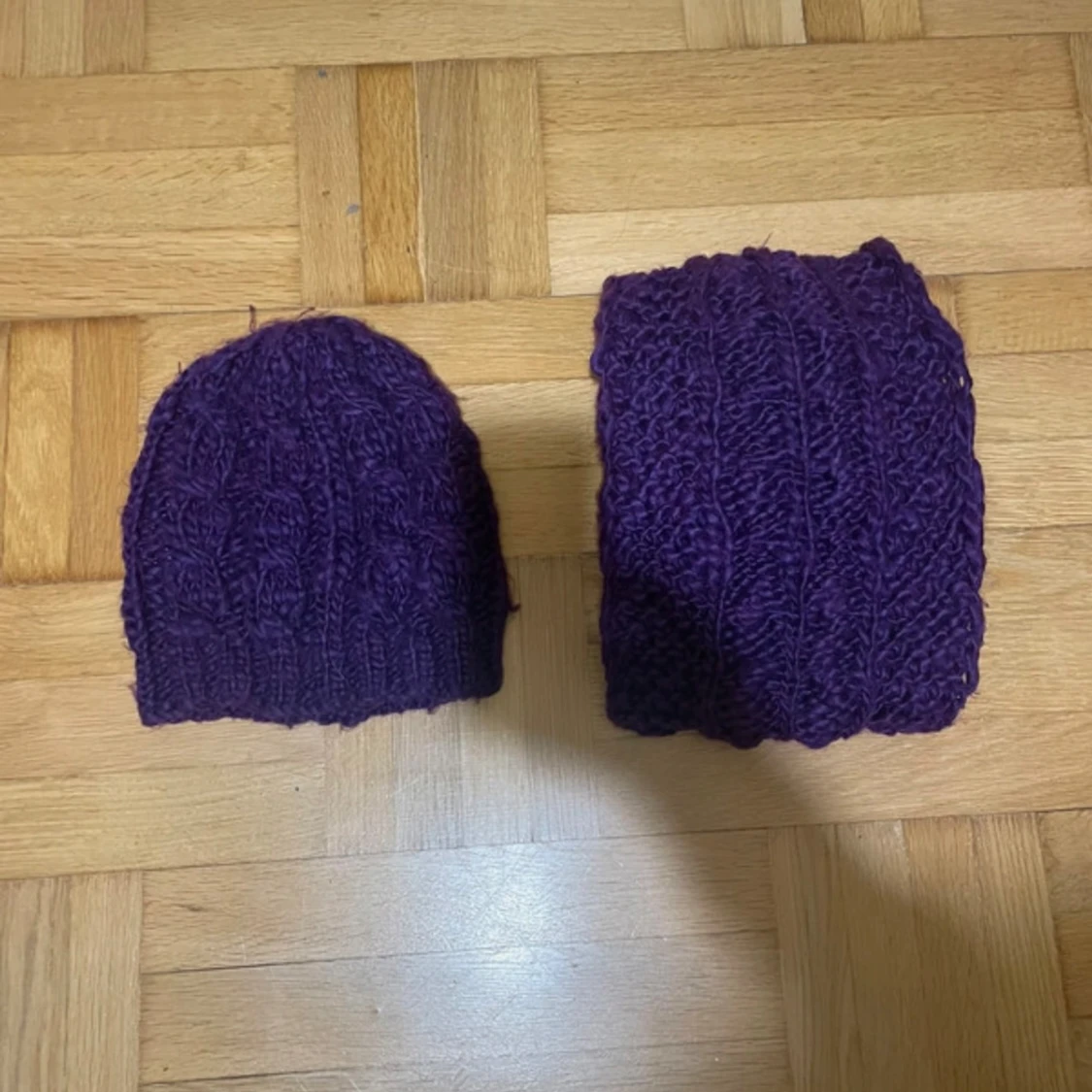 Lila stickad mössa från H&M - 3