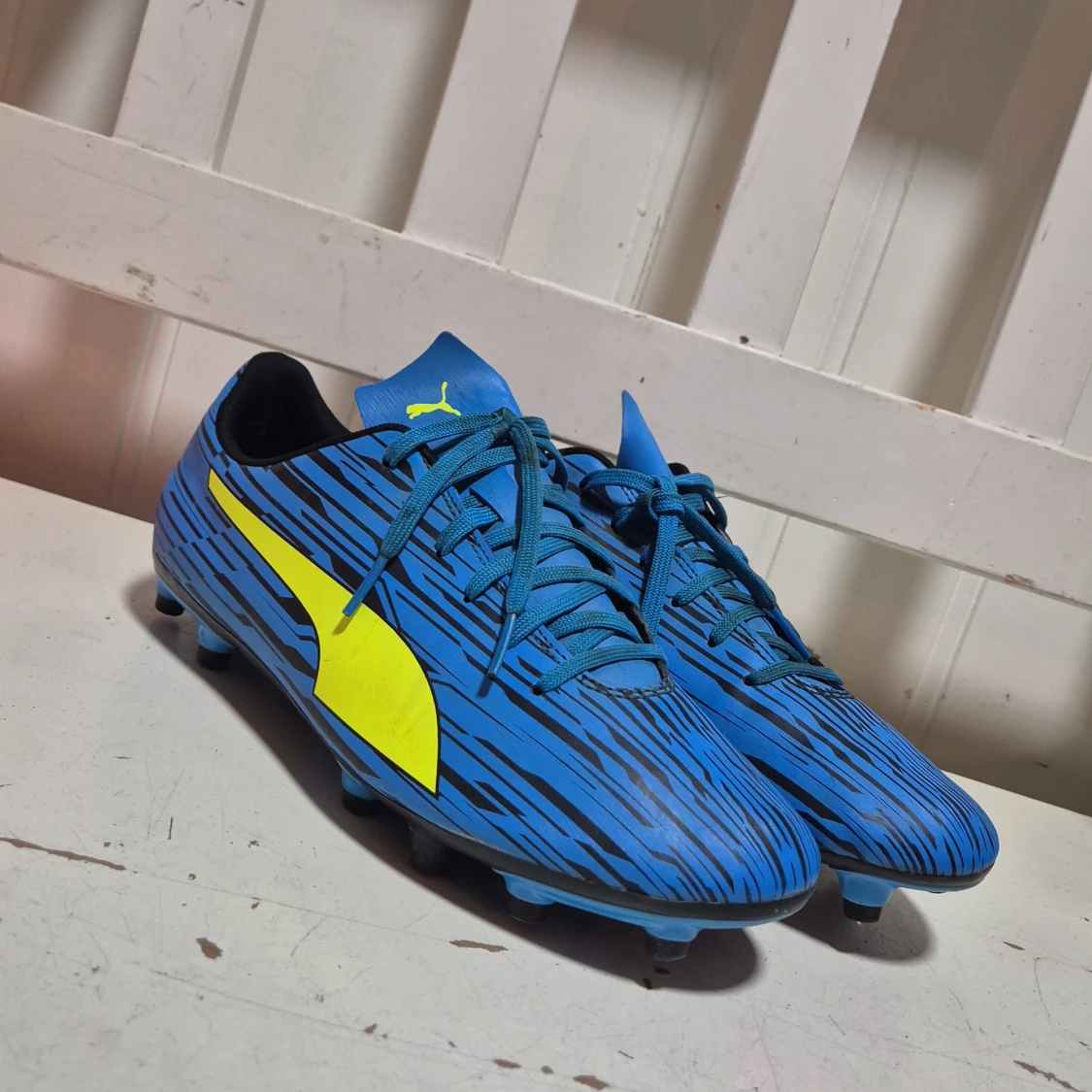 Blå fotbollsskor från Puma