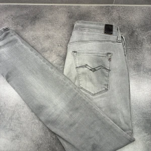 Repley jeans  - Säljer nu dessa feta jeans i fint skick! Knappt använt dom. W28 L27 kom gärna med pris förslag mvh