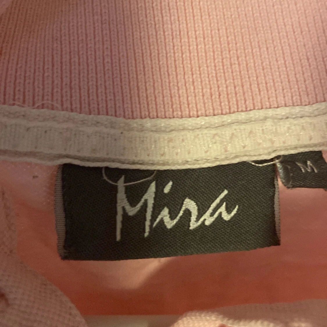 Ljusrosa pikétröja från Mira - 1