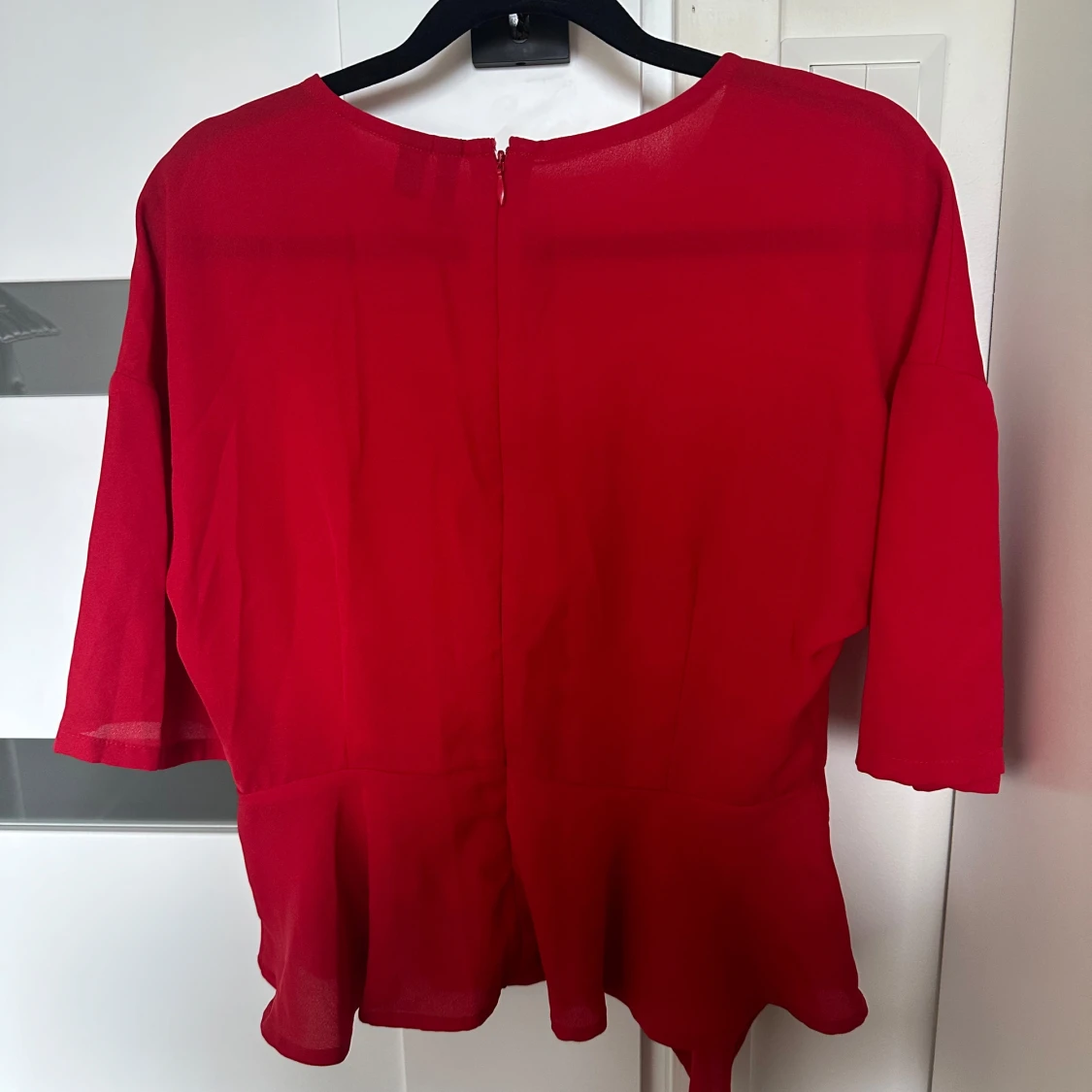 Röd blus med volang från Vero Moda - 1