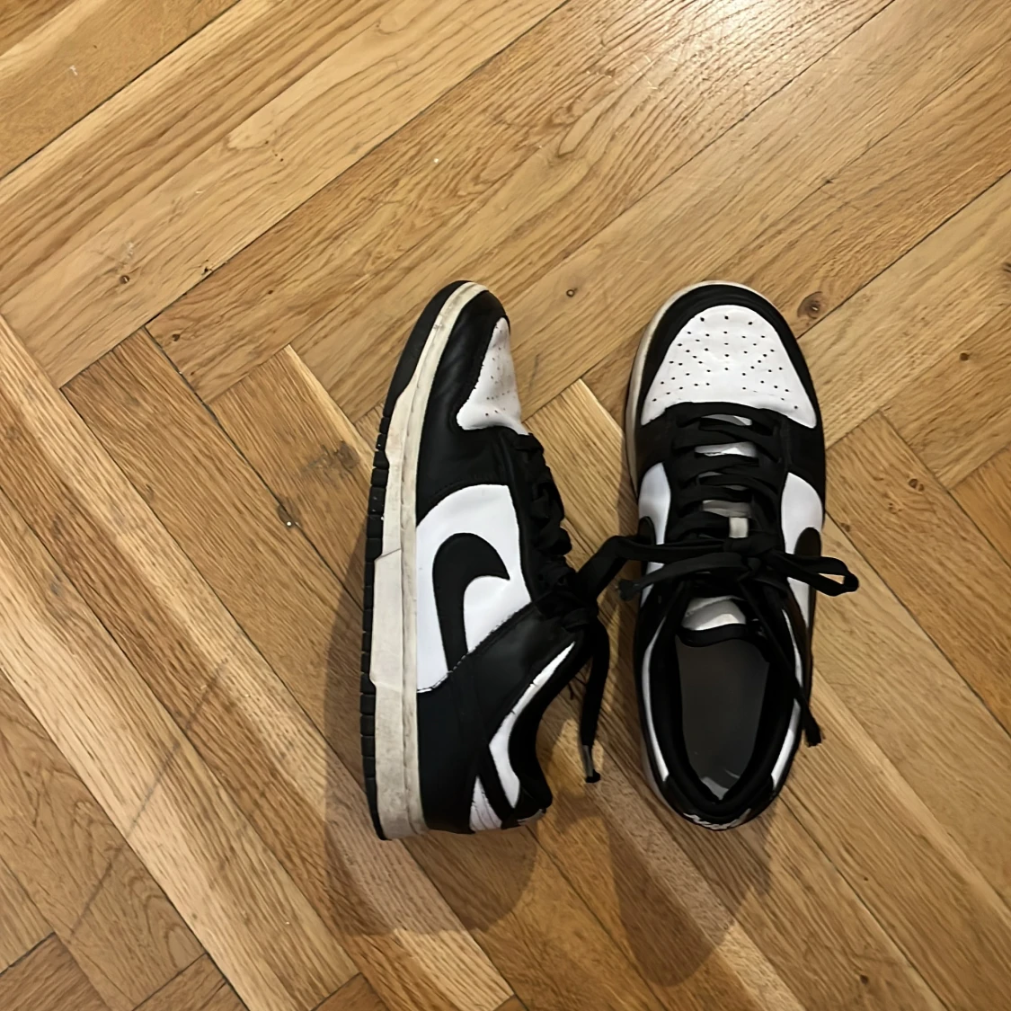 Nike Dunk Low svart/vit sneakers - 2