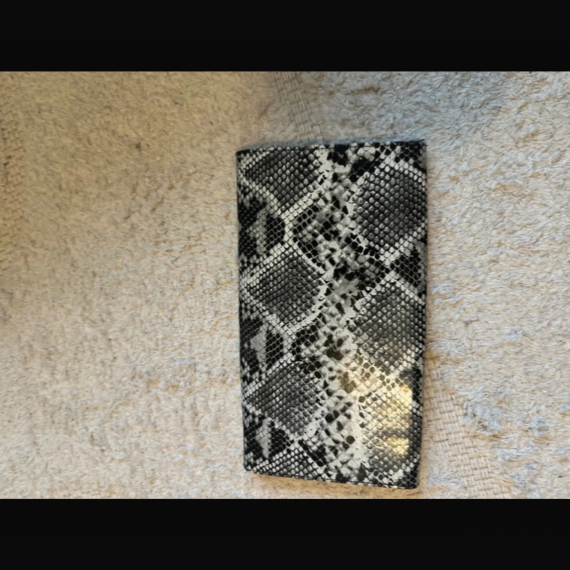 Kuvertväska i ormskinnsmönster - 2