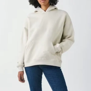 Beige hoodie med huva  - Såå snygg  hoodie från Gina, helt slutsåld i denna färgen, storlek M men skulle säga att den passar allt mellan xs-m beroende på hur man vill att den ska sitta❤️