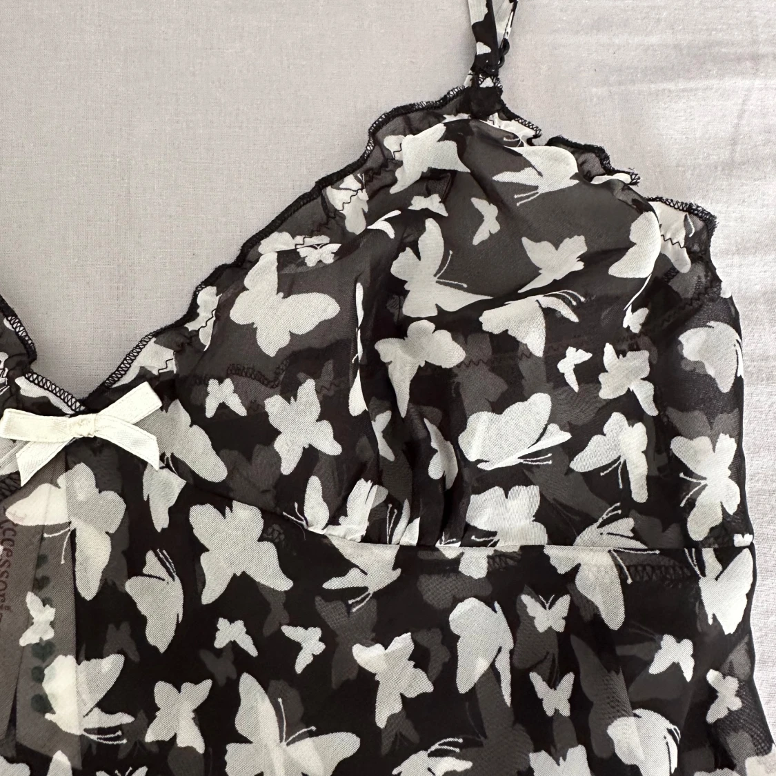 Svart mesh-linnetopp med fjärilar - 3