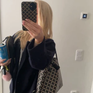 Kappa  - Säljer denna mörkblå kappa som är använd max 5 gånger🥰