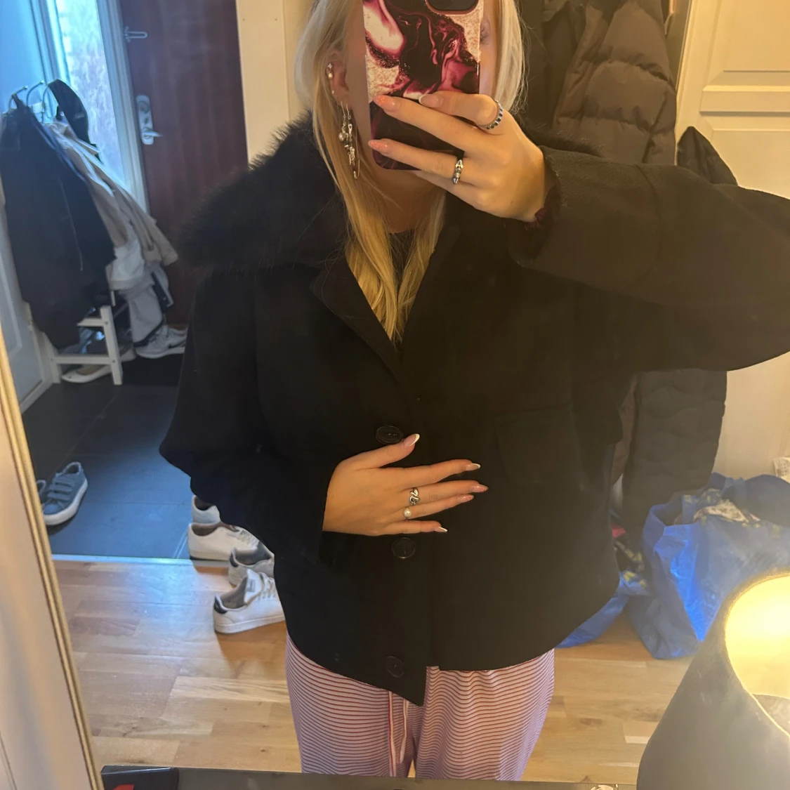 Svart pälsjacka med krage - 3