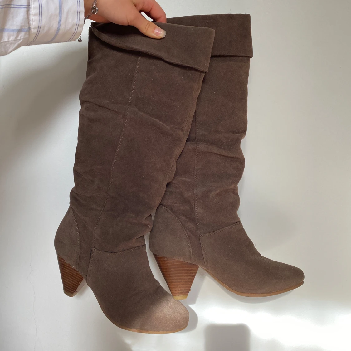 Bruna mockastövlar med klack