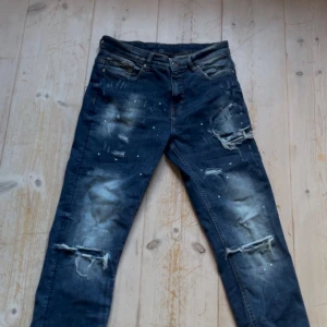 Supply & Demand Jeans - Passar som 158-164. Väldigt bekväma, har väl använts några veckor men skicket är fortfarande bra 