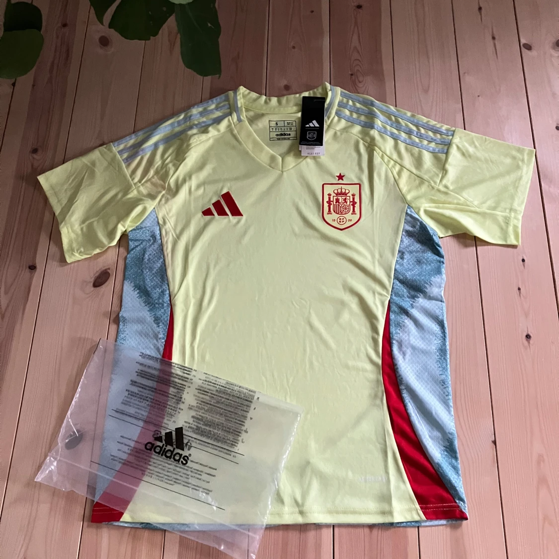 Spaniens gulblå fotbollströja Adidas S - 1