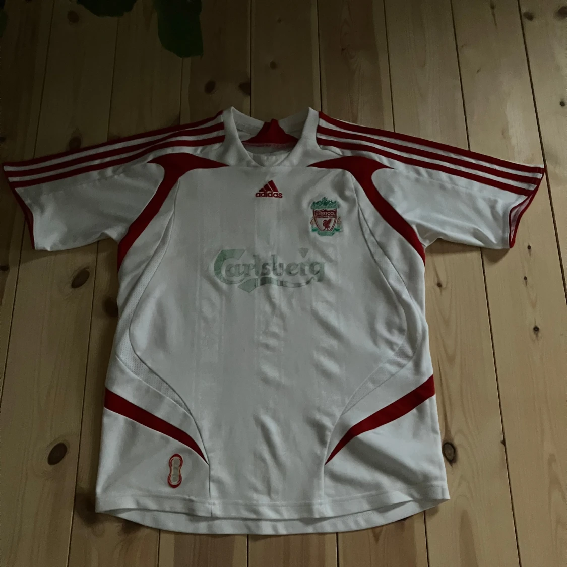 Liverpool vit fotbollströja Adidas