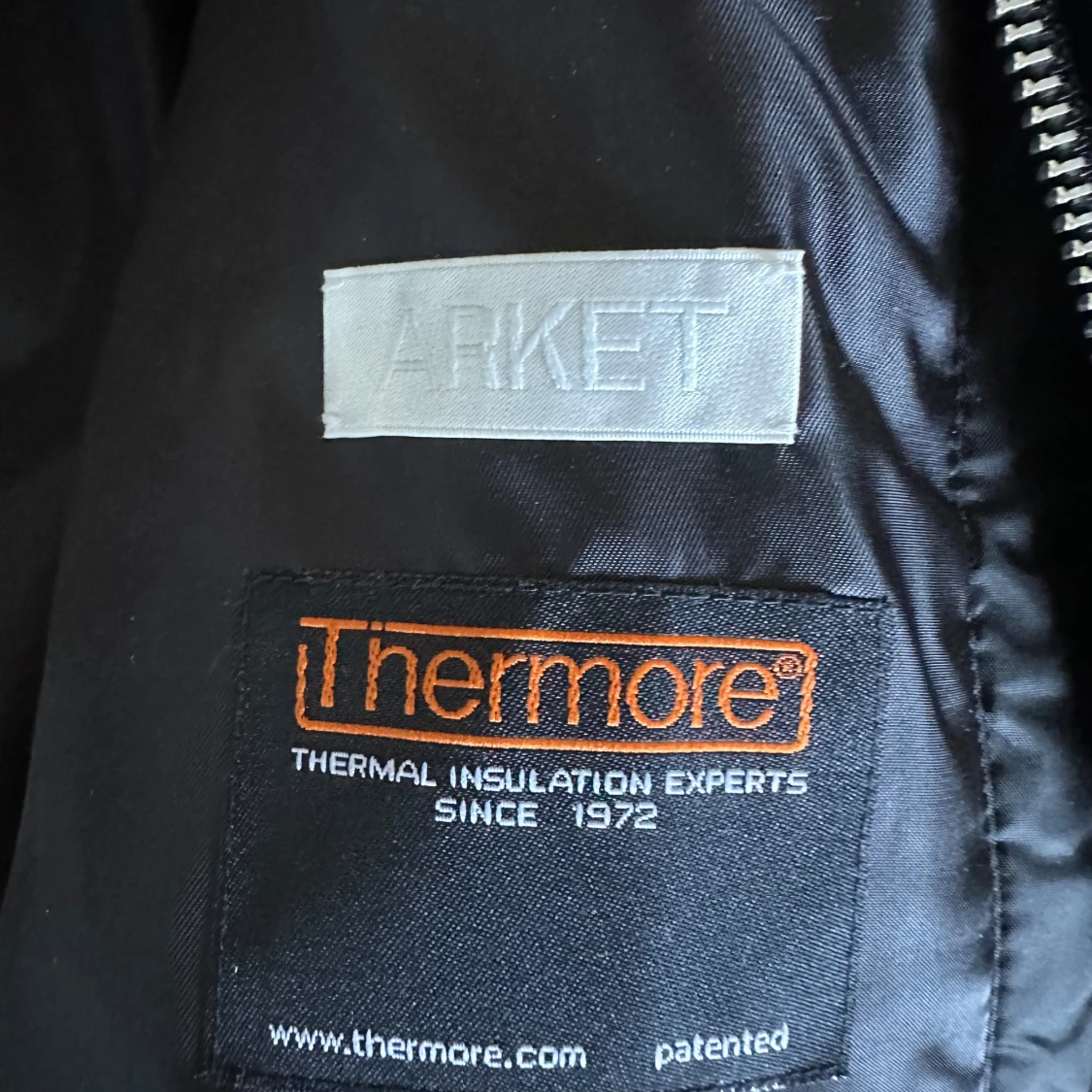 Svart bomberjacka från Arket - 2