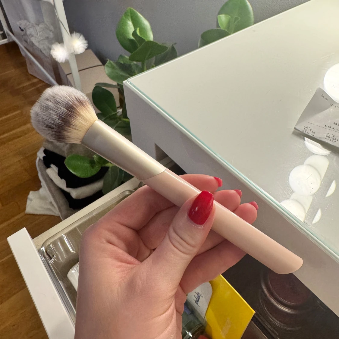 211 Sculpted Bronzer Brush - 1