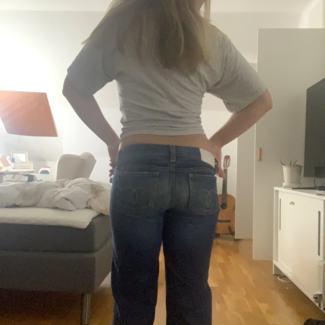 Ljusgrå topp med formad midja - 2