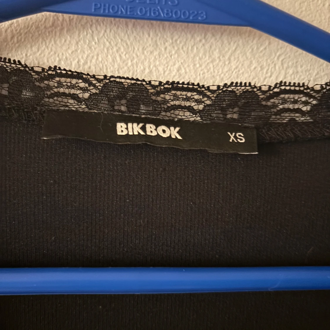 Svart långärmad blus från BikBok - 1