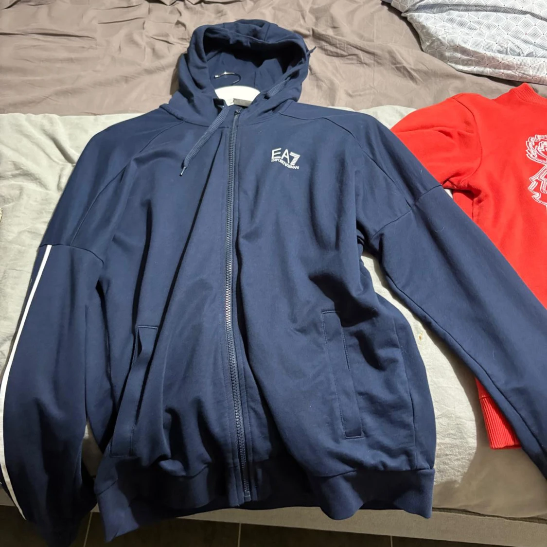 Marinblå hoodie från EA7 Emporio Armani