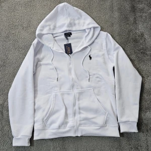 RL tröja  - Säljer en RL pga att den inte passar mig.