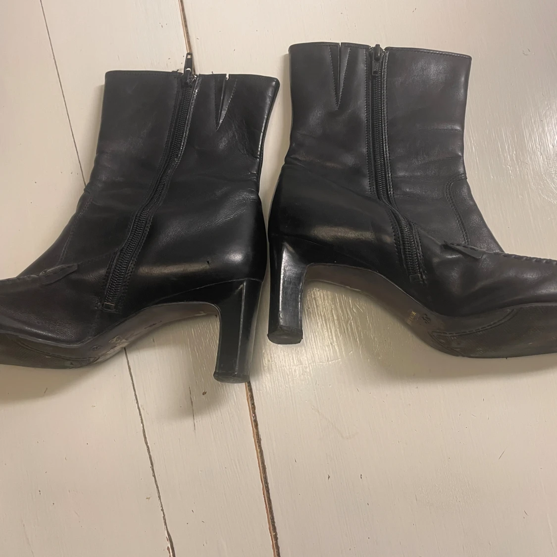 Svarta stövletter med klack och dragkedja - 2