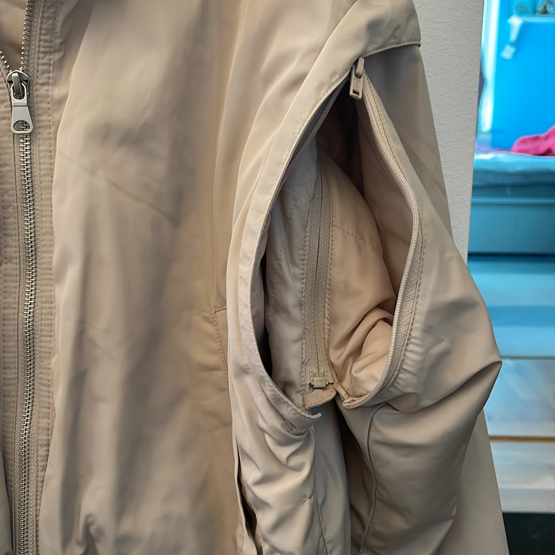 Beige vindjacka från Lindex XS - 3