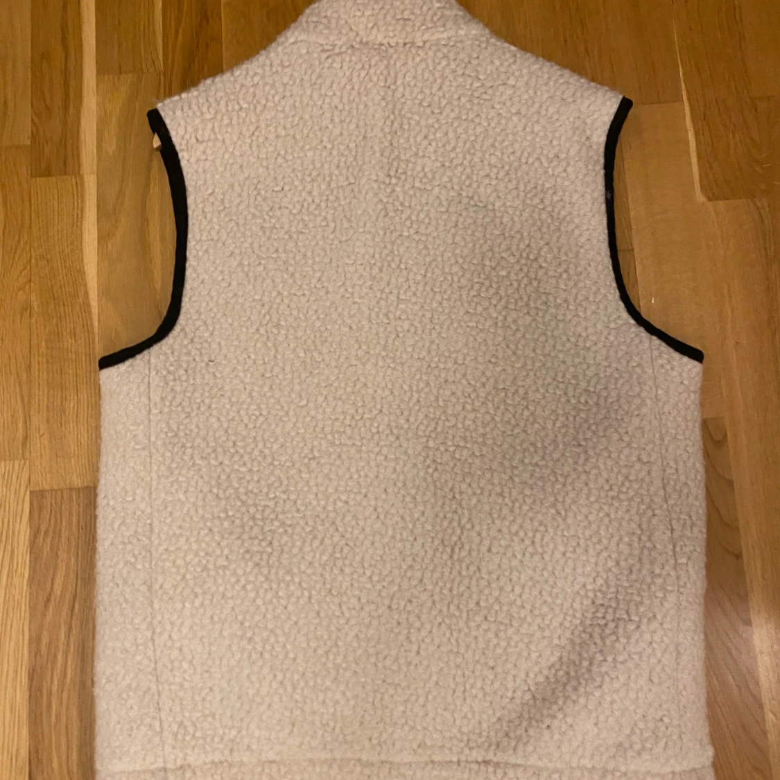 Beige fleeceväst med dragkedja - 1