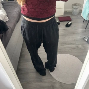 linnebyxor  - snygga svarta linnebyxor 