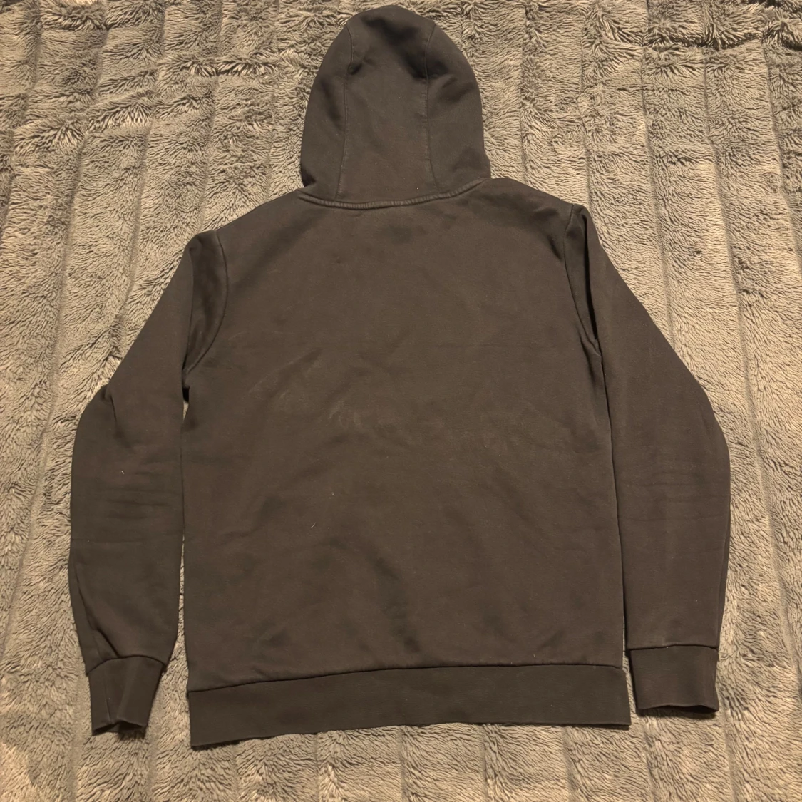 Svart hoodie från Hoodrich med röd logga - 3