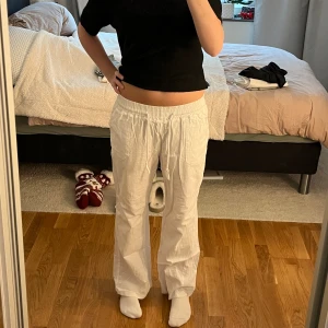 Vita linnebyxor - Mycket bra skick utan defekter, bekväma💕Passar från xs