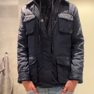 Field Jacket - Från selected homme. Storlek S men sitter som M. Modellen är 184