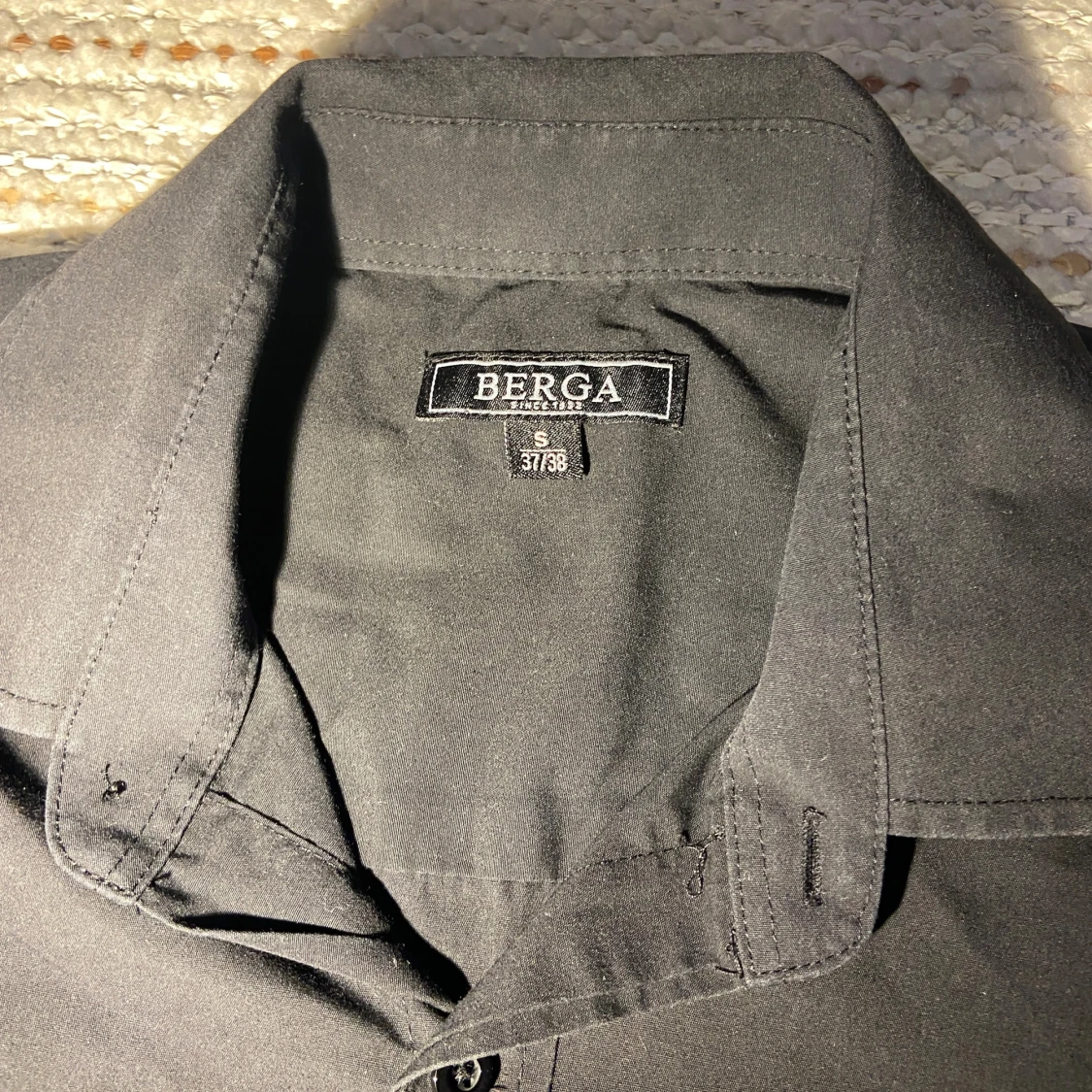 Svart Berga skjorta - 2