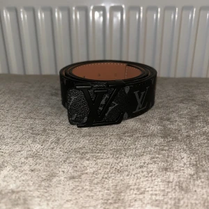 Svart bälte - Svart bälte med låda