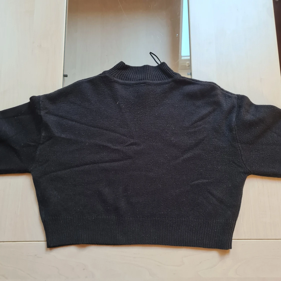 Svart croppad stickad tröja - 3