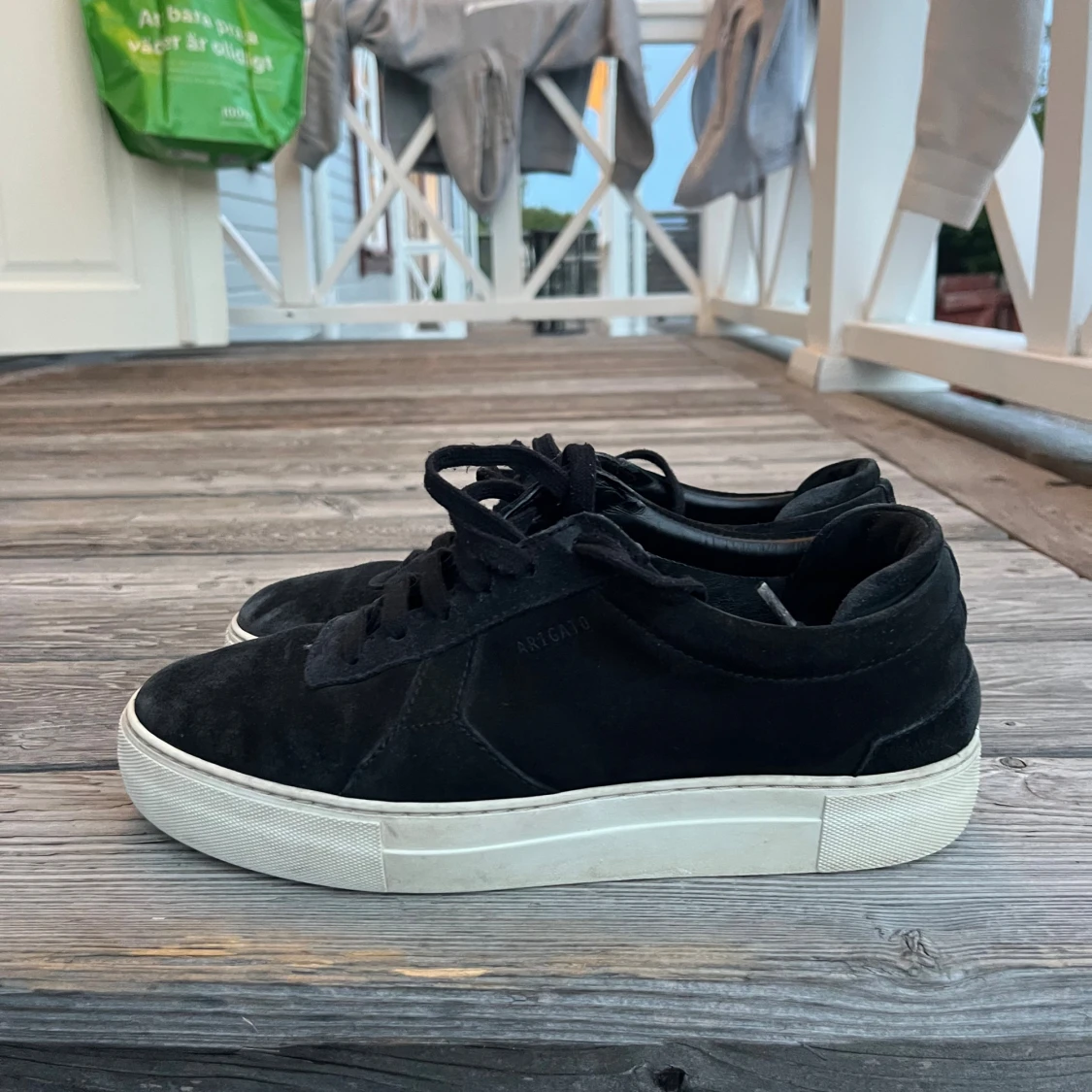 Svarta sneakers från Axel Arigato - 1