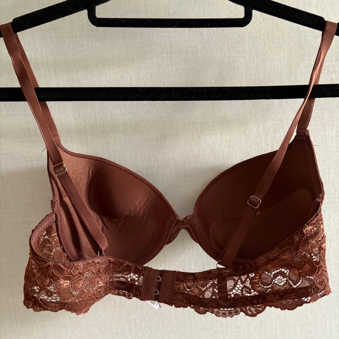 Brun spets-bh med vadderade kupor  - 1