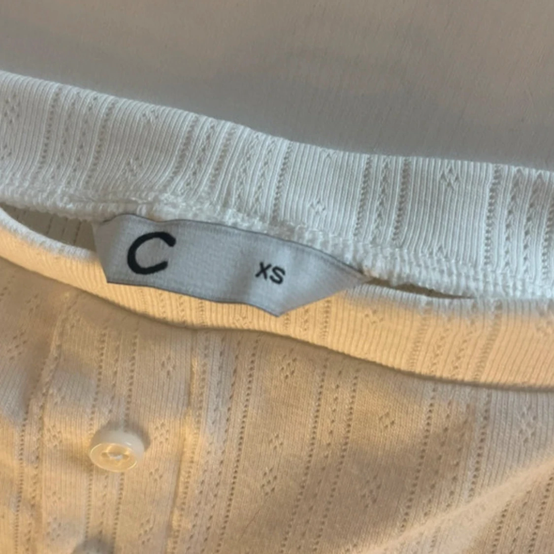 Vita ribbade shorts med knappar XS - 1