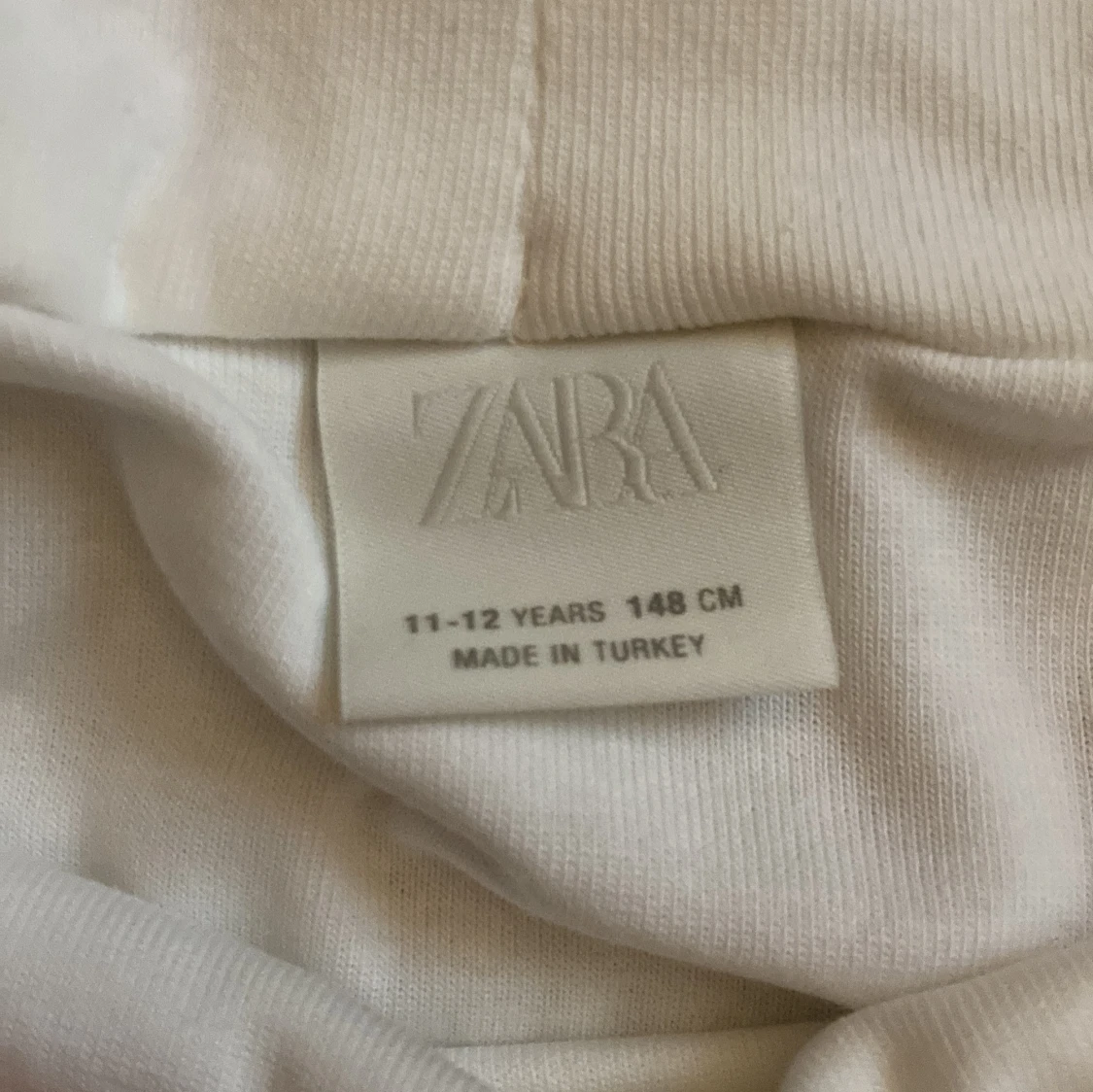 Vit offshoulder topp med stjärnor från Zara - 2